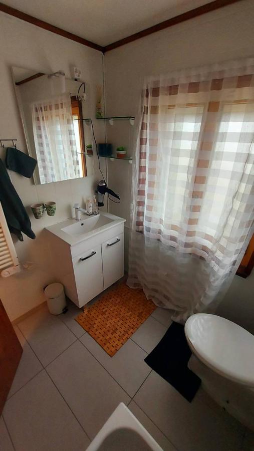 Petite Maison Sur La Colline Du Gibloux: 1Chambre,1 Salon Et Salle De Bain Prives Au Rez De Chausse, Piscine Exterieur Et Bbq , Le Chatelard  Bagian luar foto