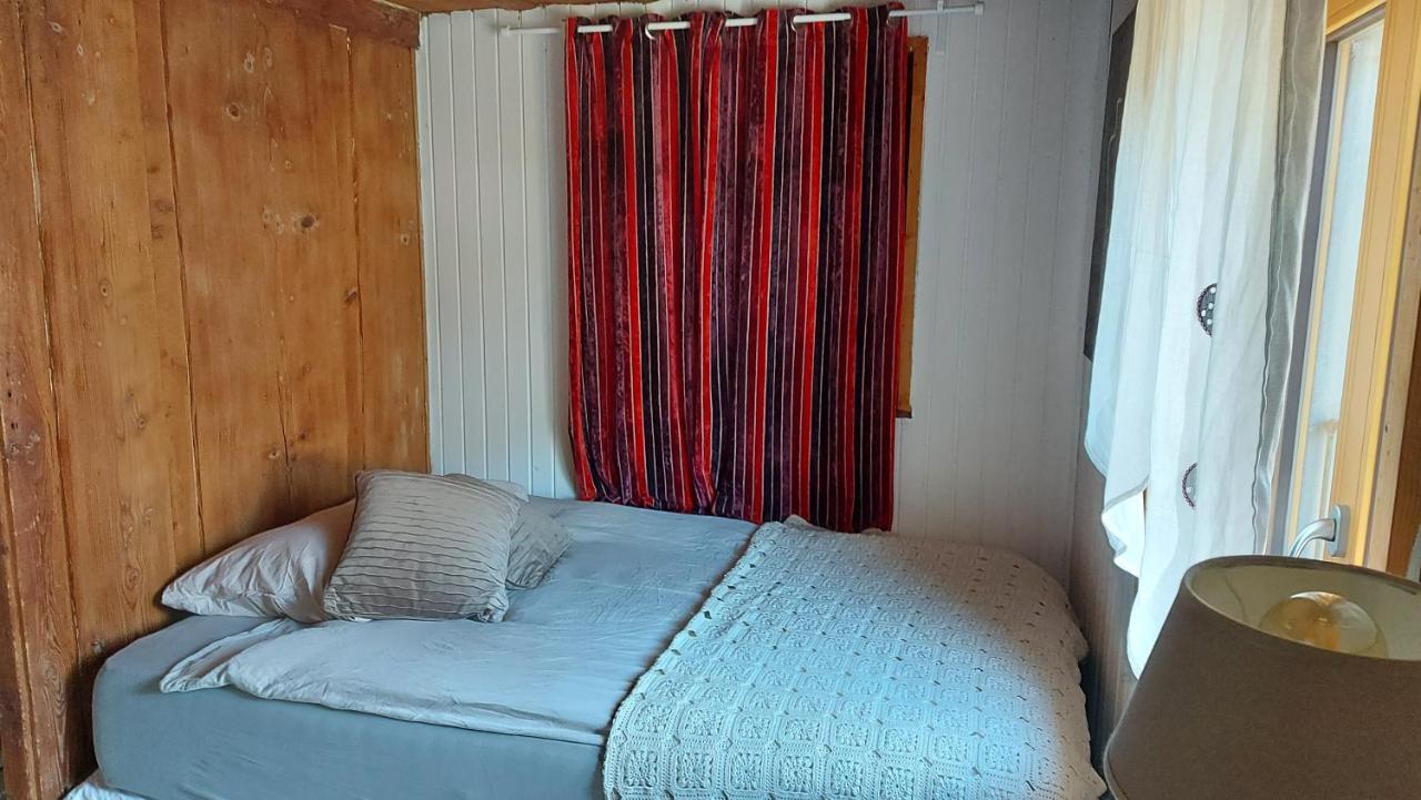 Petite Maison Sur La Colline Du Gibloux: 1Chambre,1 Salon Et Salle De Bain Prives Au Rez De Chausse, Piscine Exterieur Et Bbq , Le Chatelard  Bagian luar foto