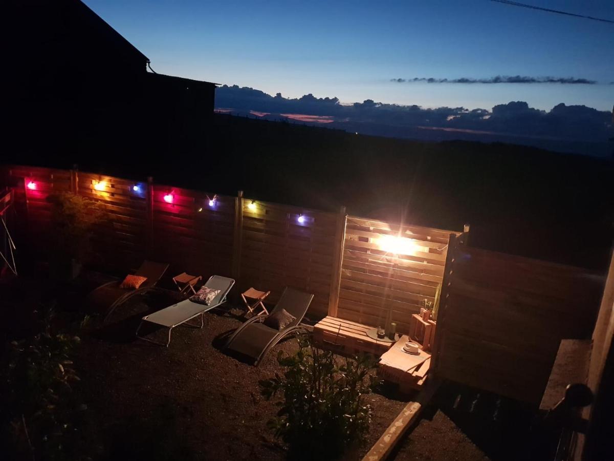 Petite Maison Sur La Colline Du Gibloux: 1Chambre,1 Salon Et Salle De Bain Prives Au Rez De Chausse, Piscine Exterieur Et Bbq , Le Chatelard  Bagian luar foto